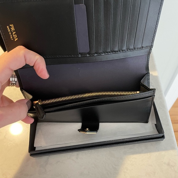 Authenticated Large Prada Wallet - Picture 8 of 12